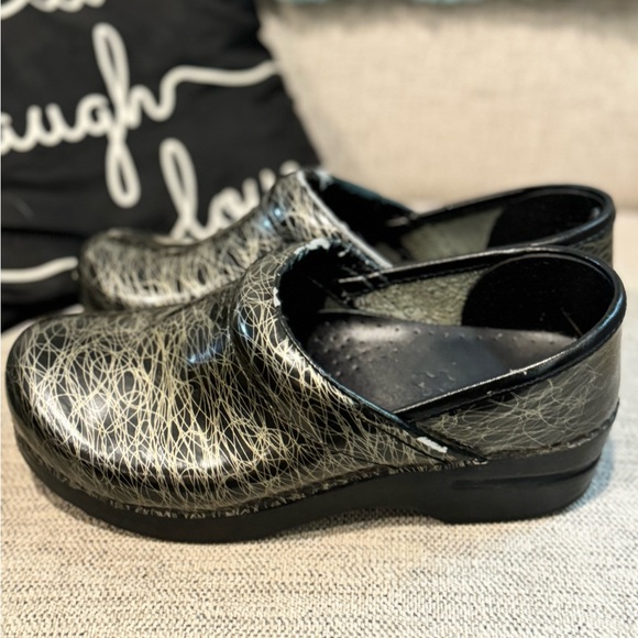 Dansko Clog Swirl black leather patent Size 37 - Picture 7 of 11